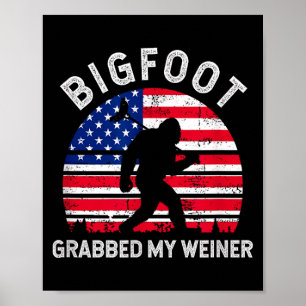 Bigfoot schnappte Wiener funny BBQ Camping Grillen Poster