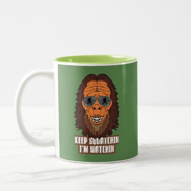Bigfoot sieht dir das sonnige Camping zu Zweifarbige Tasse (Links)