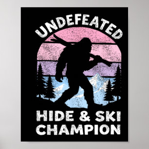 Bigfoot-Skifahrer Hide And Ski Champion unbesiegt Poster
