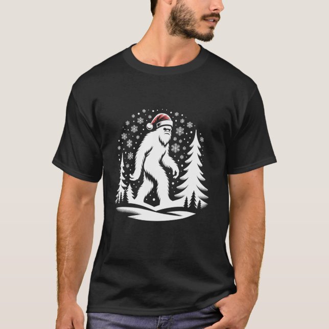 Bigfoot Snow Santa Hat Christmas Sasquatch Hiking  T-Shirt (Vorderseite)