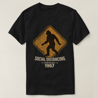 Bigfoot Social Distancing Champion Dunkel T-Shirt