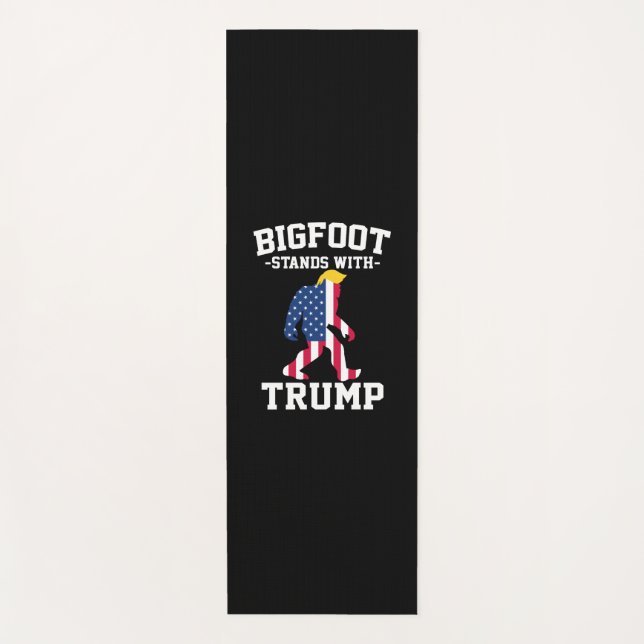Bigfoot steht bei den Wahlen 2024 unter Trump Yogamatte (Vorderseite)