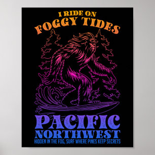 Bigfoot Surft I Reite Auf Nebeligen Gezeiten Pazif Poster