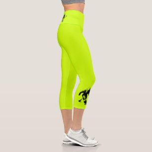 Bigfoot Tennis Player auf optischem Gelben Hinterg Capri Leggings