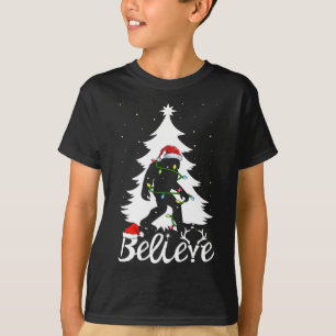 Bigfoot Tragend Weihnachtsbaum Sasquatch Glaube T-Shirt