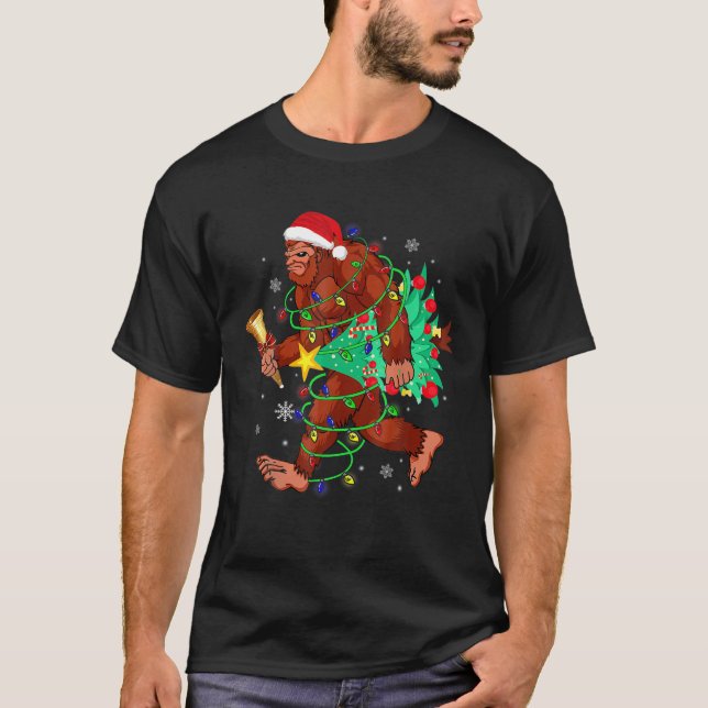 Bigfoot Tragend Weihnachtsbaum Sasquatch Glaube T-Shirt (Vorderseite)