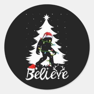 Bigfoot trägt Weihnachtsbaum Sasquatch Gläubiger Runder Aufkleber