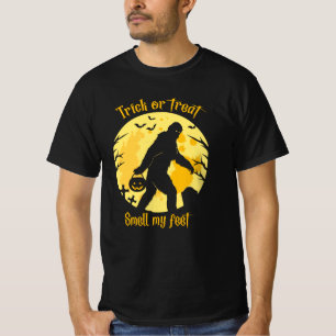 Bigfoot Trick oder Behandeln Geruch meine Füße Hal T-Shirt