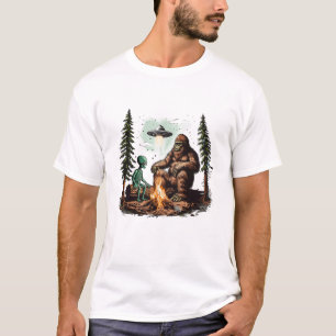 Bigfoot UFO Alien Lagerfeuer Wandern Sasquatch Out T-Shirt