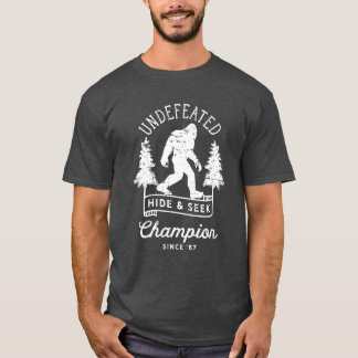 Bigfoot Unbesiegtes Hide und Seek Champion Distres T-Shirt