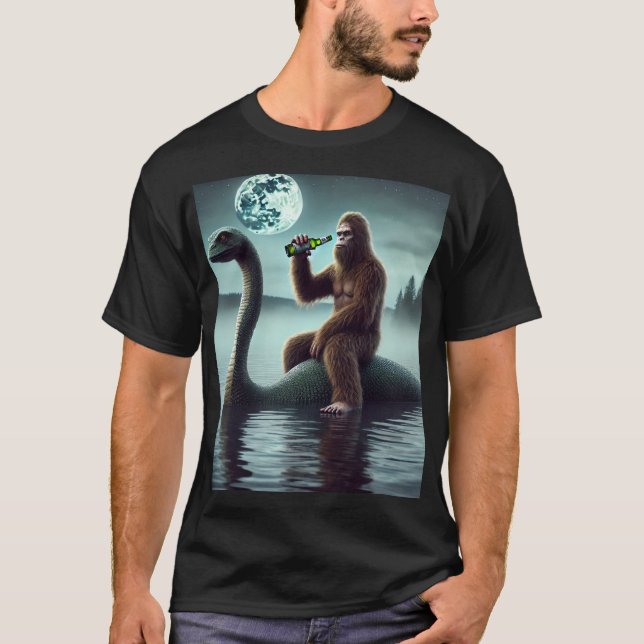 Bigfoot und Loch Ness T-Shirt (Vorderseite)