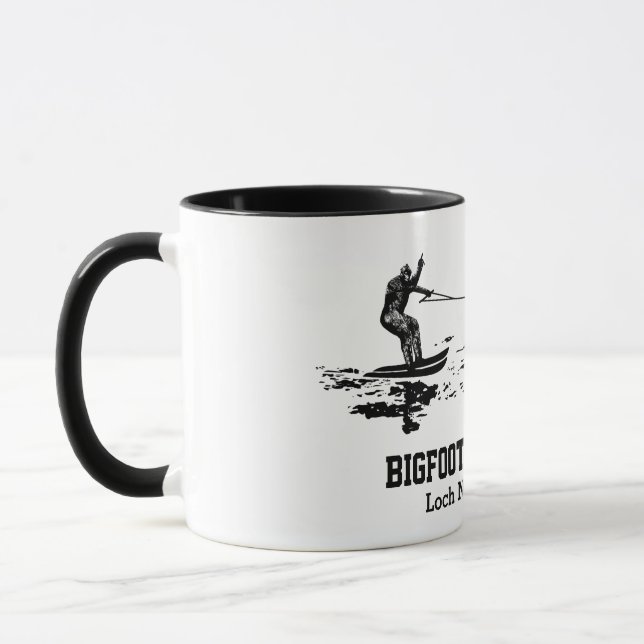 Bigfoot und Nessie Loch Ness Personalisierter Text Tasse (Links)