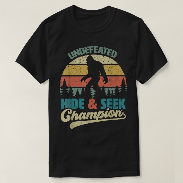 Bigfoot Undefeated Hide and Seek Champion T-Shirt (Design vorne)