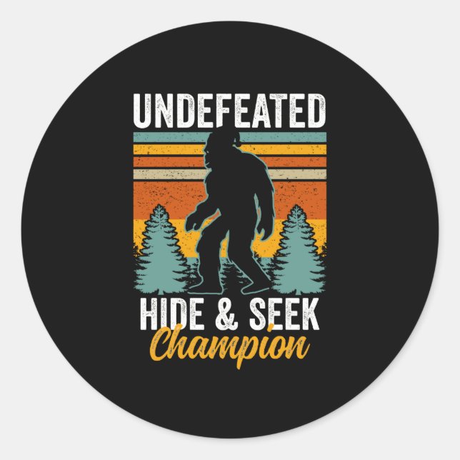 Bigfoot Undefeated Hide & Seek Champion Runder Aufkleber (Vorderseite)