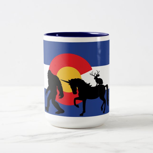 Bigfoot, Unicorn und Jackalope Zweifarbige Tasse (Mittel)