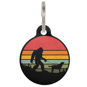 Bigfoot Walking Labrador Retriever Dog Vintag Haustiermarke
