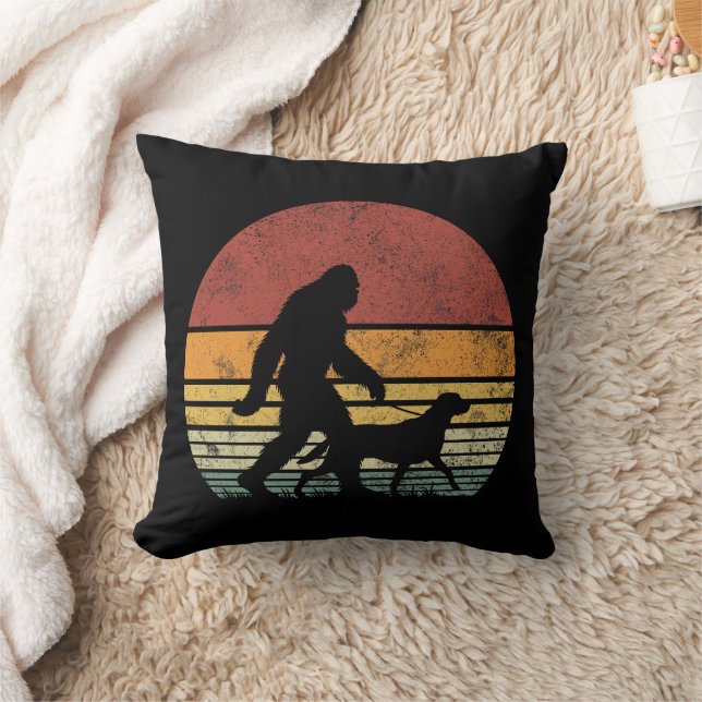 Bigfoot Walking Labrador Retriever Dog Vintag Kissen (Decke)
