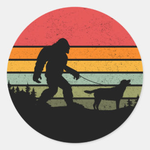 Bigfoot Walking Labrador Retriever Hund Vintage Runder Aufkleber