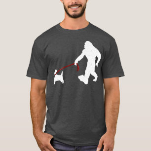 Bigfoot Walking mit Cairn Terrier Dog Funny Bigfo T-Shirt