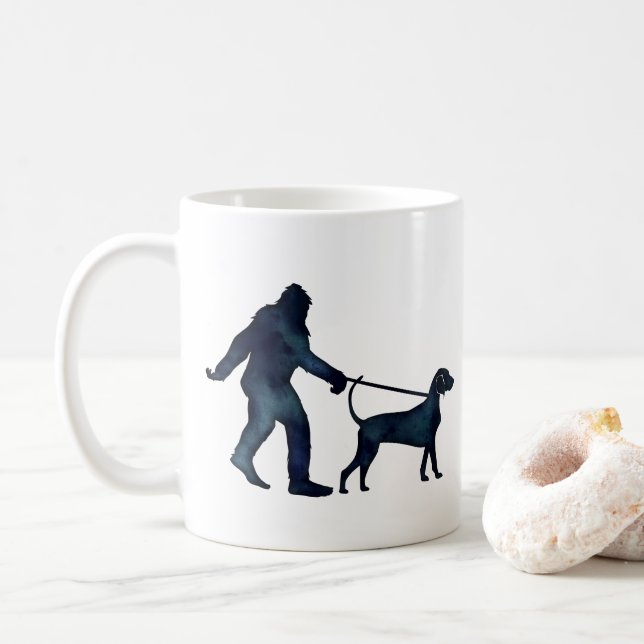 Bigfoot Wandern mit einem Bluetick-Kloster an der  Kaffeetasse (Mit Donut)