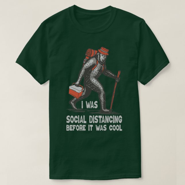 Bigfoot war ich sozial distanziert, bevor es Cool  T-Shirt (Design vorne)
