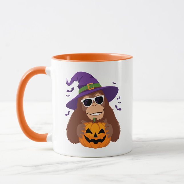 Bigfoot Witch with Pumpkin Halloween Tasse (Links)
