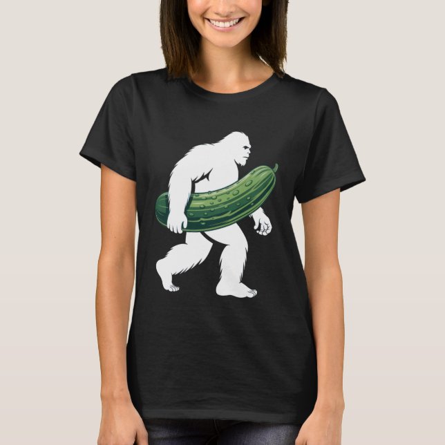 Bigfoot with Cucumber for Adventurous Campers and  T-Shirt (Vorderseite)