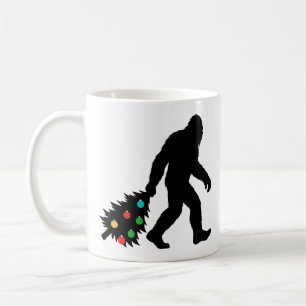 Bigfoot zieht Weihnachtsbaum Kaffeetasse