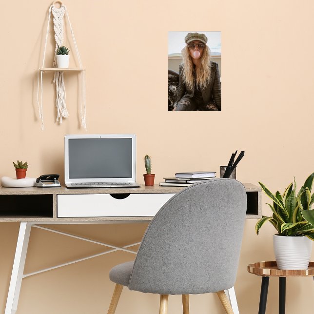 Biker Woman Pink Bubble Gum Bubble Stylish Poster (Von Creator hochgeladen)