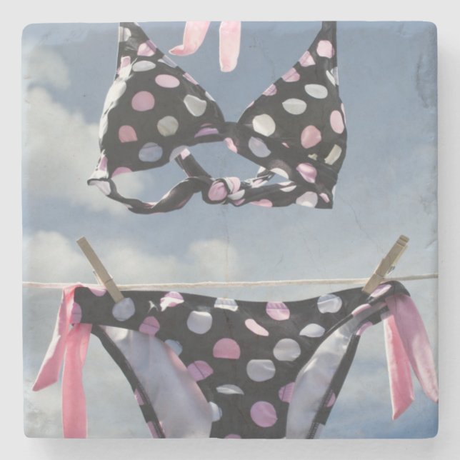 Bikini, der an einer Wäscheleine hängt Steinuntersetzer (Vorderseite)