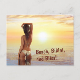 Bikini Girl Posing im Meer bei Sonnenuntergang Postkarte