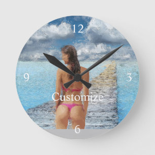Bikini Girl Thunder_Cove Runde Wanduhr