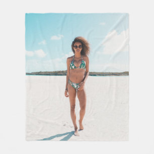Bikini mit stehendem Sand Fleecedecke