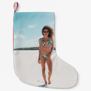 Bikini mit stehendem Sand Kleiner Weihnachtsstrumpf