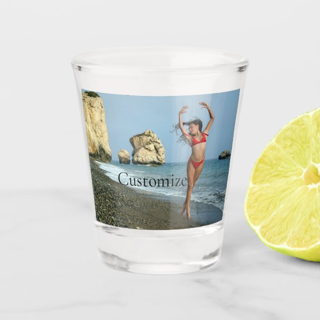 Bikini Modell tanzen Thunder_Cove Schnapsglas (Vorderseite)