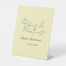Bikins & Martinis bachelorette party yellow retro Sockelschild