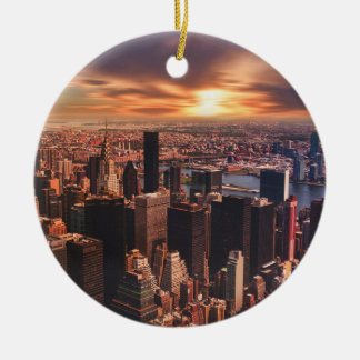 Bild der Stadtsilhouette auf keramischem Schmuck Keramik Ornament