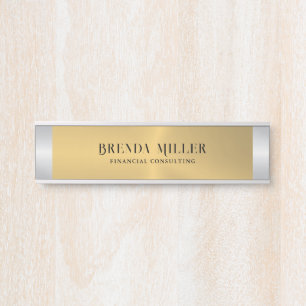 Bild eines silbernen Hintergrunds aus metallischem Türschild