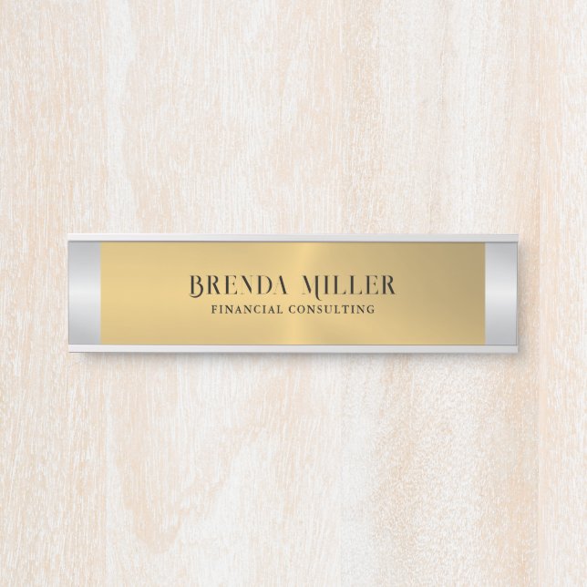 Bild eines silbernen Hintergrunds aus metallischem Türschild (Vorderseite )