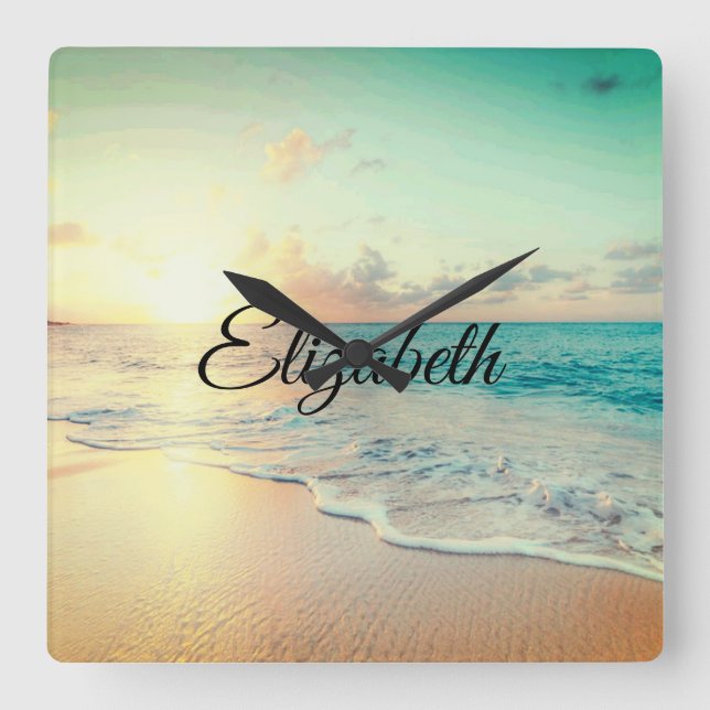 Bild eines Strandes bei Sunrise Lumbar Kissen Quadratische Wanduhr (Vorderseite)