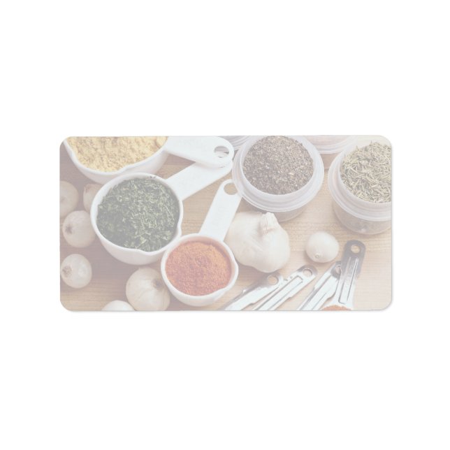 Bild von frischen Gewürzen mit Knoblauchzehen Adressaufkleber (Vorne)