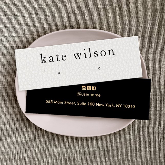 Bildkarte mit weißem Leder Texturleder mit Ohrring (Von Creator hochgeladen)