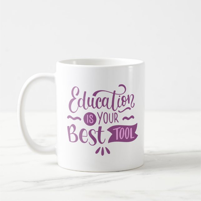 Bildung ist das beste Werkzeug Kaffeetasse (Links)