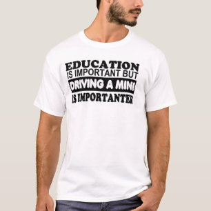 Bildung ist wichtig aber, fahrend ein Mini… T-Shirt