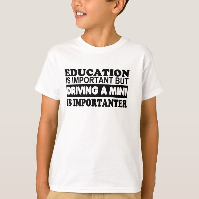 Bildung ist wichtig aber, fahrend ein Mini… T-Shirt (Vorderseite)