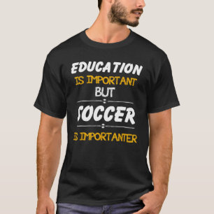 Bildung ist wichtig, aber Fußball ist wichtig T-Shirt