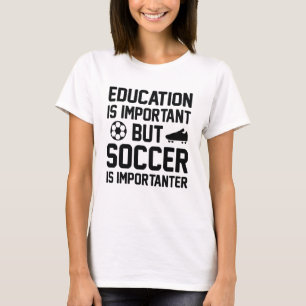Bildung ist wichtig, aber Fußball ist wichtig T-Shirt