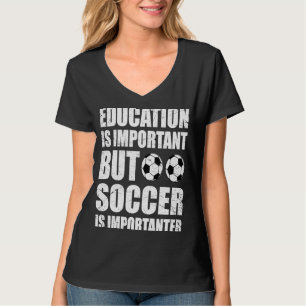 Bildung ist wichtig, aber Fußball ist wichtig T-Shirt