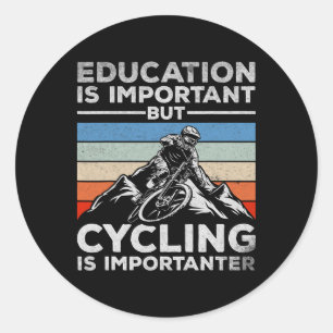 Bildung ist wichtig, aber Radfahren ist wichtiger Runder Aufkleber