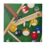 Billiardtisch mit Balls und Chalk Fliese<br><div class="desc">Rack sie mit diesem spektakulären Bild eines Billardtisches von Jennifer Goldberger. Die Bälle sehen neu aus,  das Filz sieht tadellos aus,  und die Kreide wurde bereits auf die Cue-Sticks aufgetragen. Hang dies in deiner Zuhause,  oder gib es einem Freund oder Liebsten,  der eine Partie Billard genießt!</div>